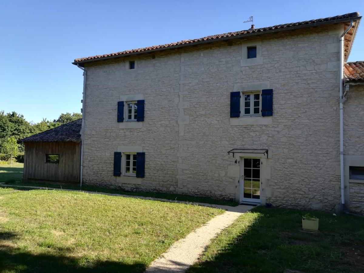 La Maison Des Escargots Blanzay Exteriör bild
